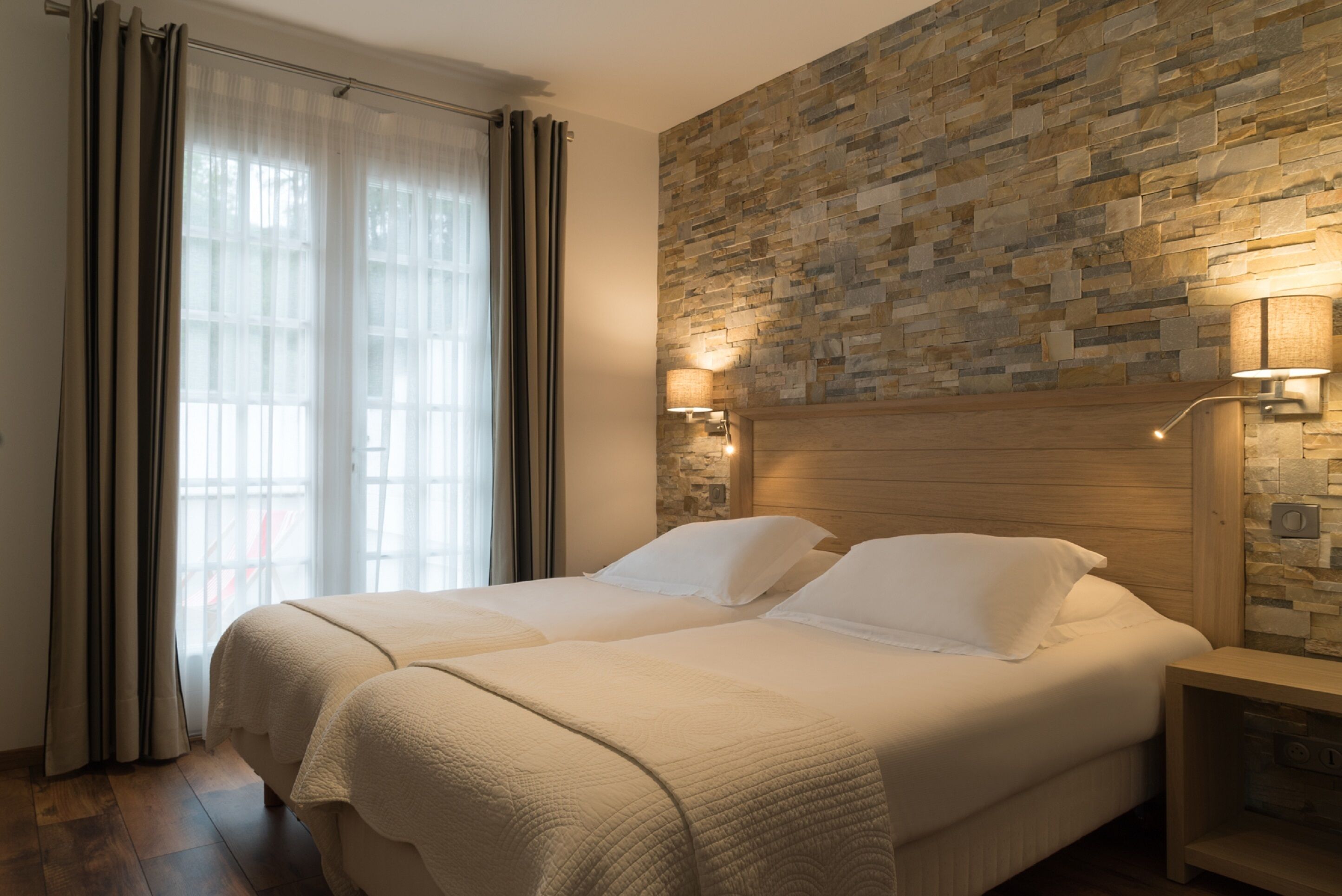 traditional double room | minibar, desk, soundproofing, free wifi
