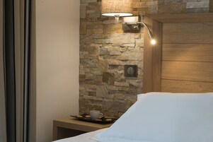 Traditional Double Room | Minibar, desk, soundproofing, free WiFi