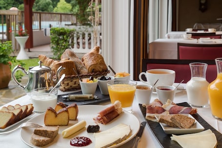 ๋งค์ผ ๋ทํ ์์นจ ์์ฌ(1์ธ๋น EUR 14)