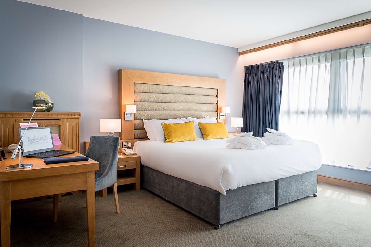Hypo-allergenic bedding available, in-room safe, desk, blackout drapes