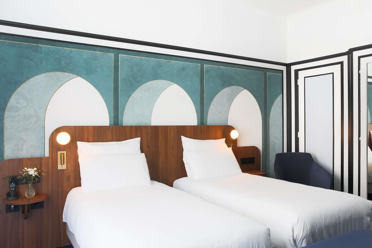 Minibar, in-room safe, desk, blackout curtains