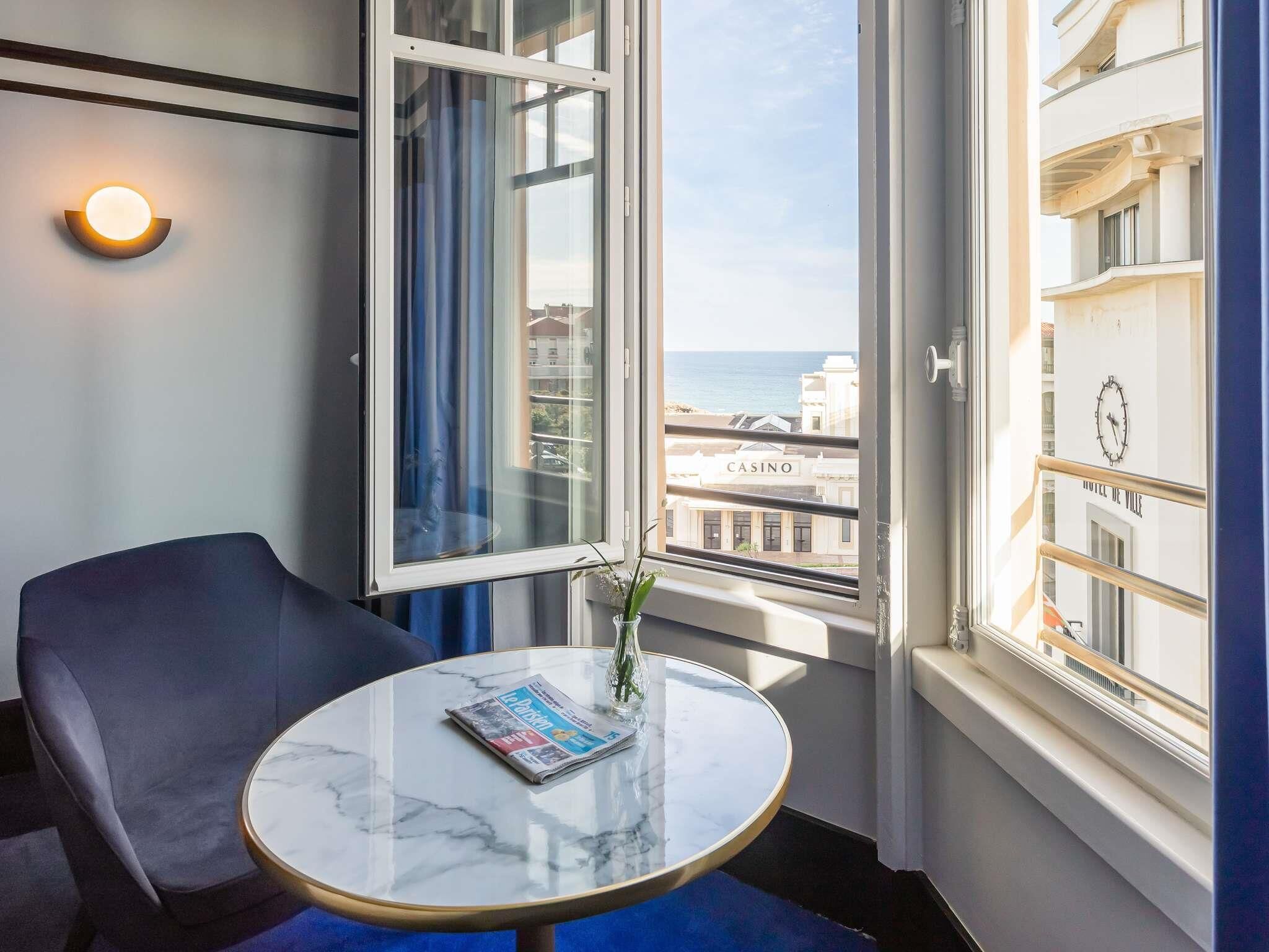 Quarto luxo, 1 cama de casal, vista para o oceano | Frigobar, cofres nos quartos, escrivaninha, cortinas blackout