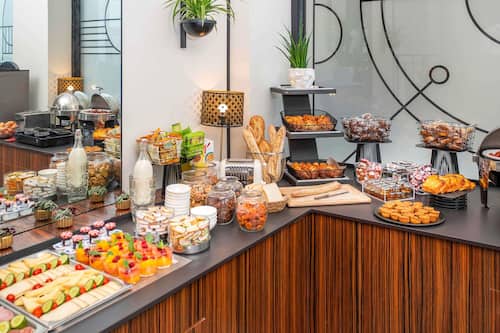 Frühstücksbuffet am Wochenende gegen Gebühr