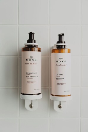Combined shower/bathtub, eco-friendly toiletries, hair dryer, towels