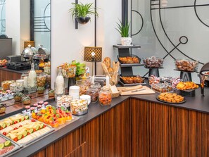 Buffet breakfast for a fee on weekends - Hotel Plaza Biarritz Plage - Handwritten Collection (Biarritz)