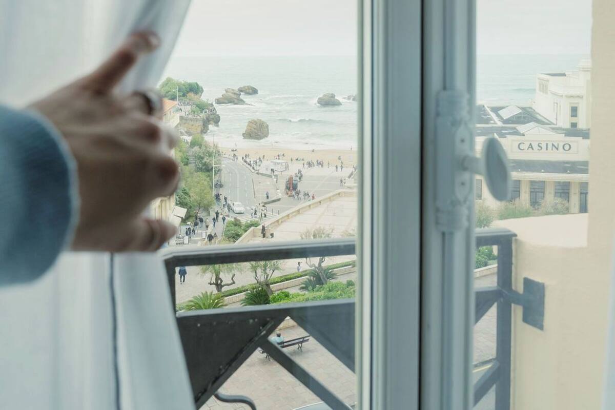 deluxe room, 1 double bed, ocean view | minibar, in-room safe, desk, blackout curtains