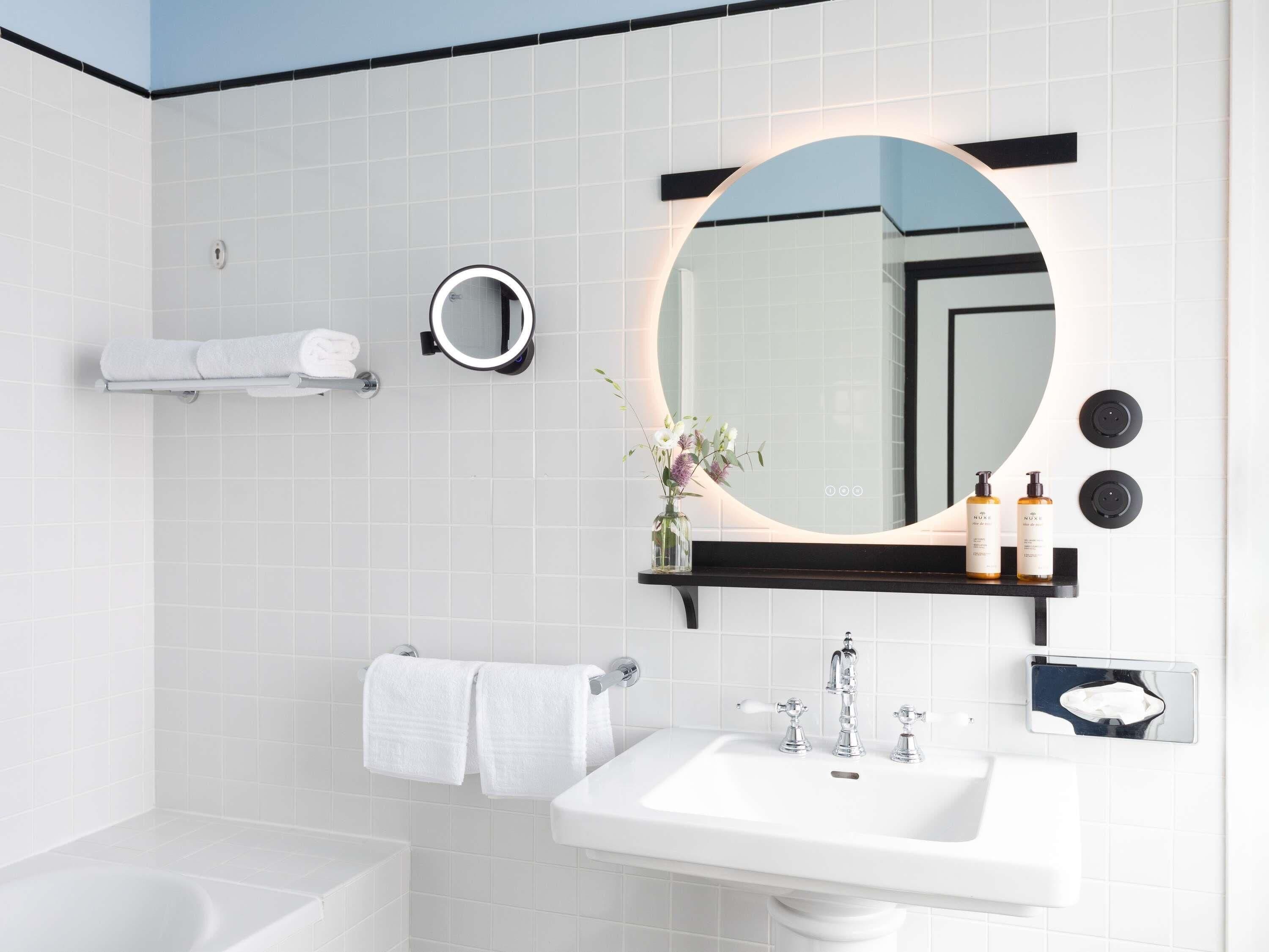 迷你吧、客房内保险箱、办公桌、遮光窗帘