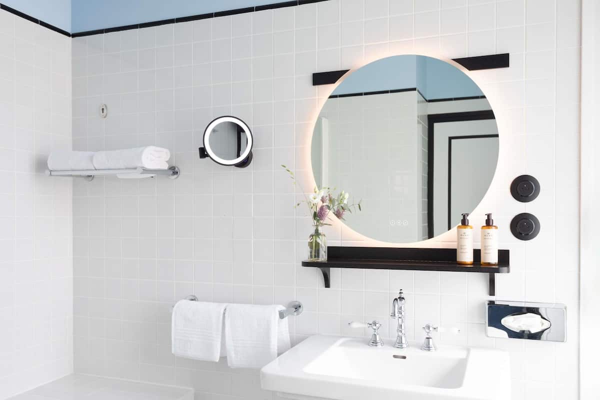 迷你吧、客房内保险箱、办公桌、遮光窗帘