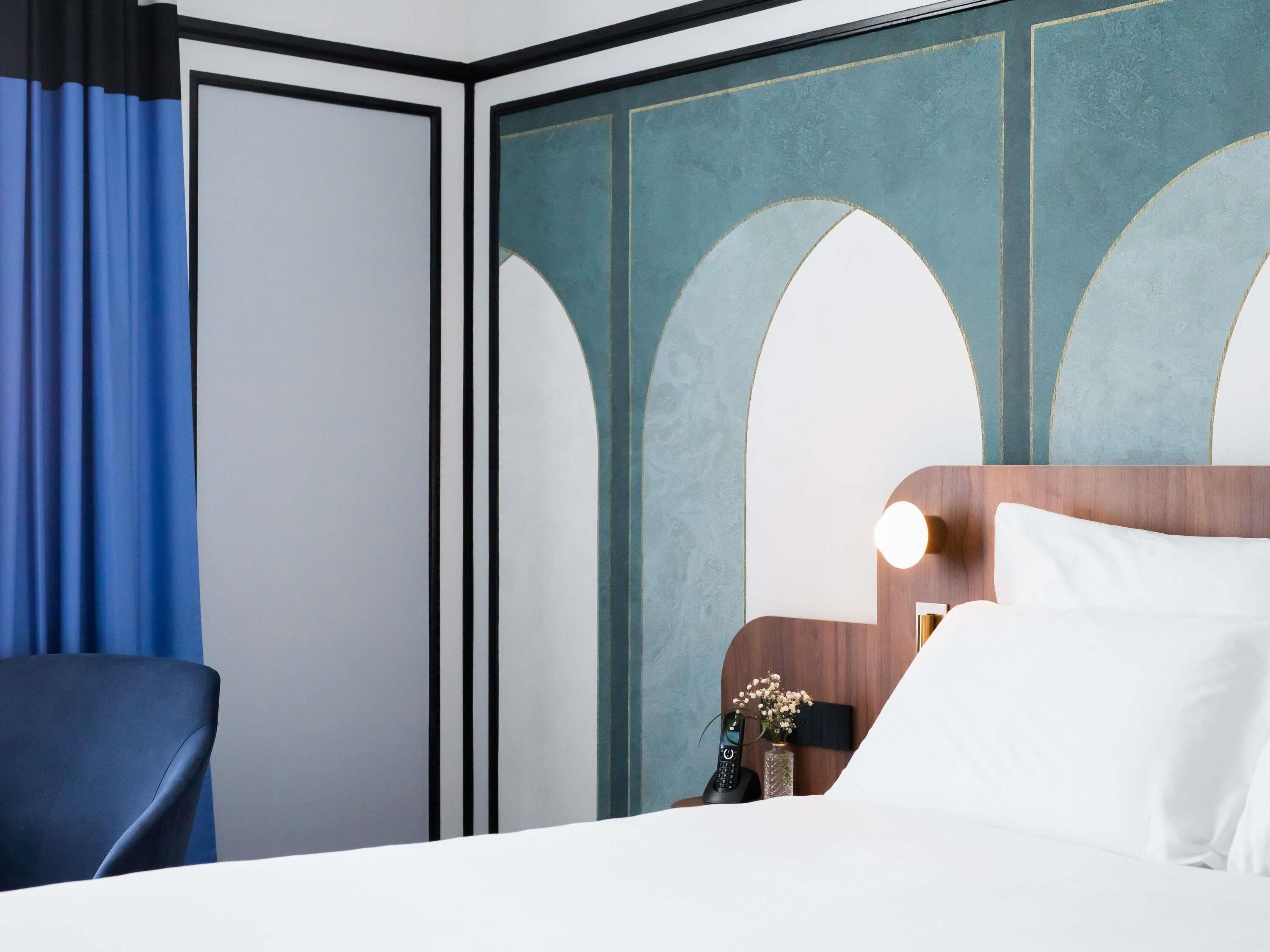 Quarto superior, 1 cama de casal | Frigobar, cofres nos quartos, escrivaninha, cortinas blackout