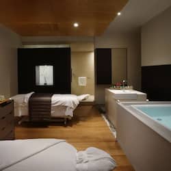Couples treatment room(s), hot tub, steam room, Turkish bath/hammam