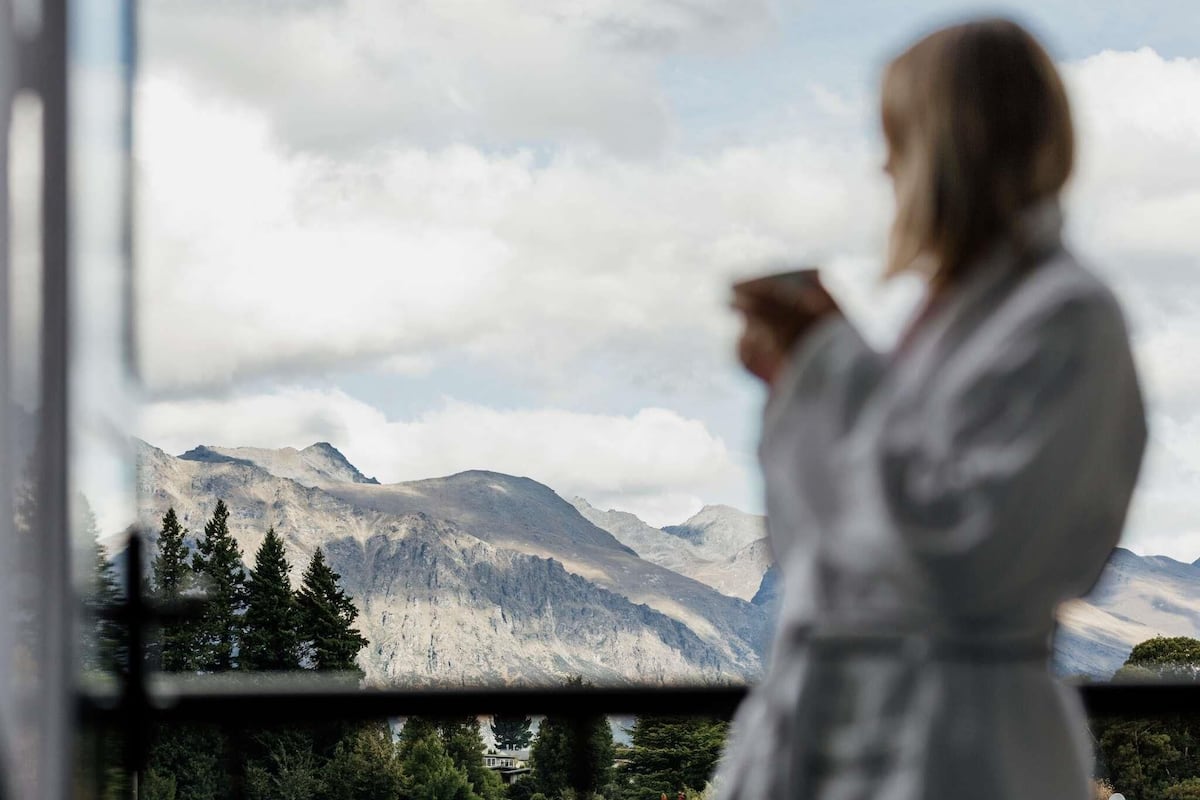 Luxury Room, 1 King Bed, Balcony, Mountain View | Hypo-allergenic bedding, down comforters, minibar, in-room safe