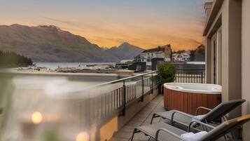 Penthouse, 1 King Bed, Patio, Lake View | Hypo-allergenic bedding, down duvets, minibar, in-room safe