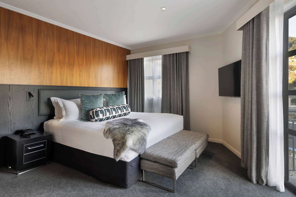 Junior Suite, 1 King Bed, Balcony | Hypo-allergenic bedding, down duvets, minibar, in-room safe