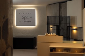 Couples treatment room(s), hot tub, steam room, Turkish bath/hammam - Sofitel Queenstown Hotel & Spa (Queenstown)