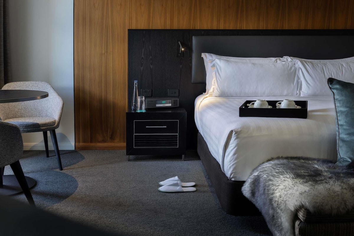 Hypo-allergenic bedding, down comforters, minibar, in-room safe