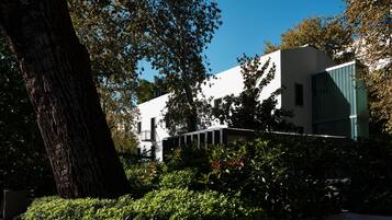 2 restaurants, lunch, dinner served; Mediterranean cuisine