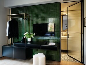 Habitación Premium, balcón, vista a la ciudad | Ropa de cama de alta calidad, edredón y minibar