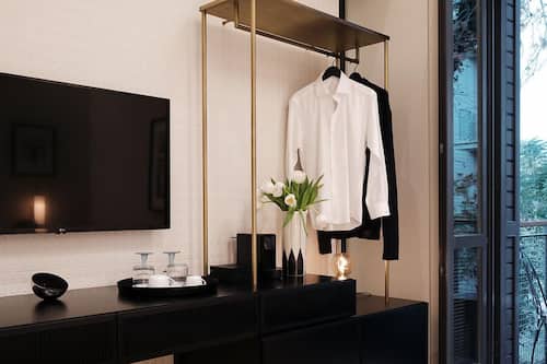 Ropa de cama de alta calidad, edredones de plumas, minibar y caja fuerte