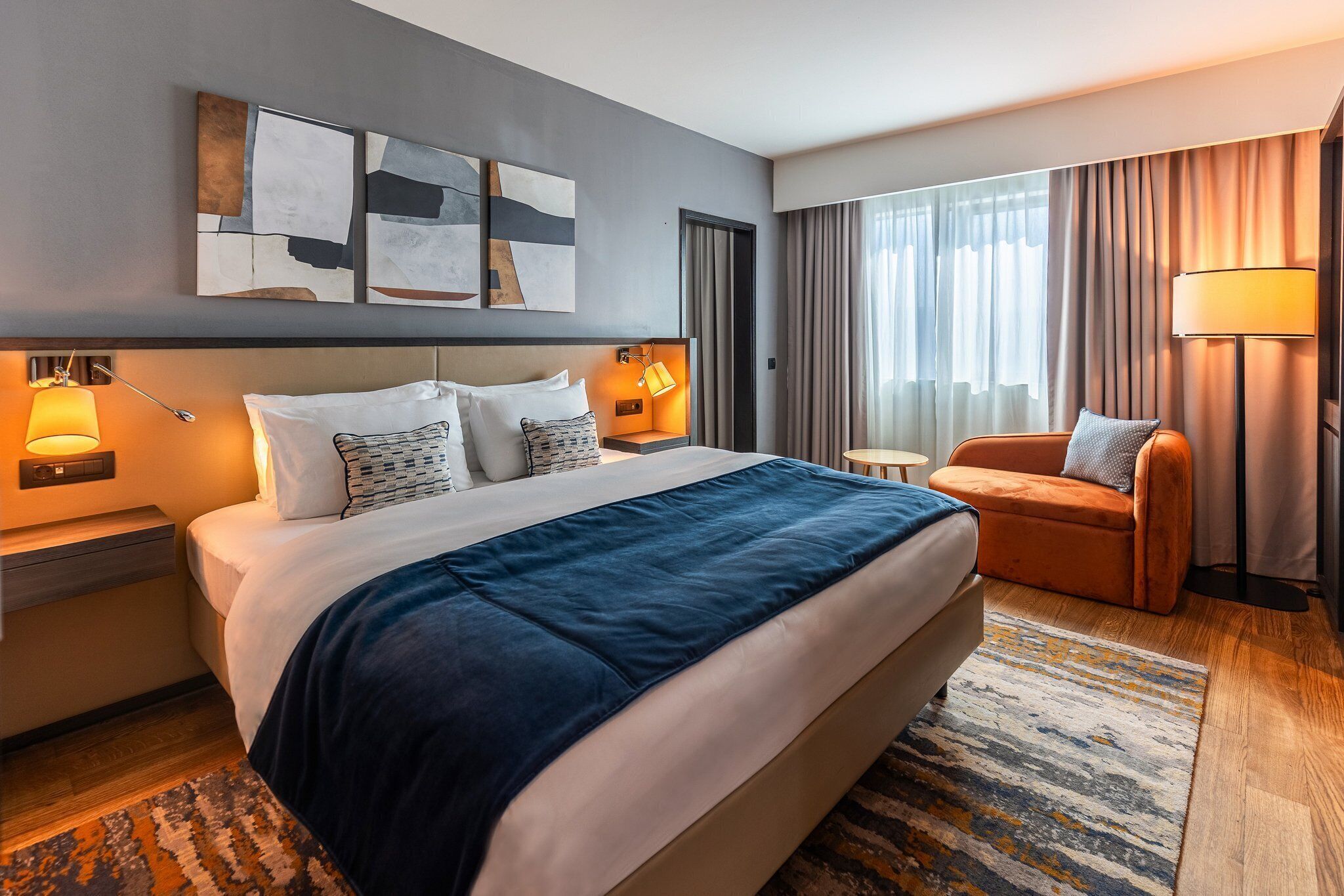 Hypo-allergenic bedding, minibar, in-room safe, desk