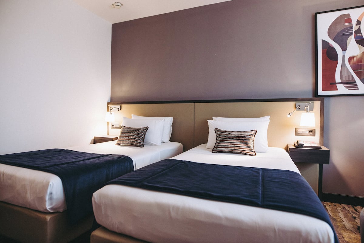 1 bedroom, hypo-allergenic bedding, minibar, in-room safe