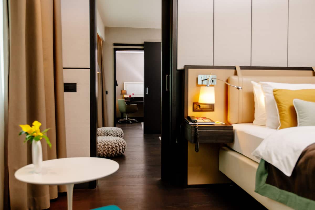 1 bedroom, hypo-allergenic bedding, minibar, in-room safe