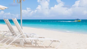 En la playa, arena blanca, snorkel