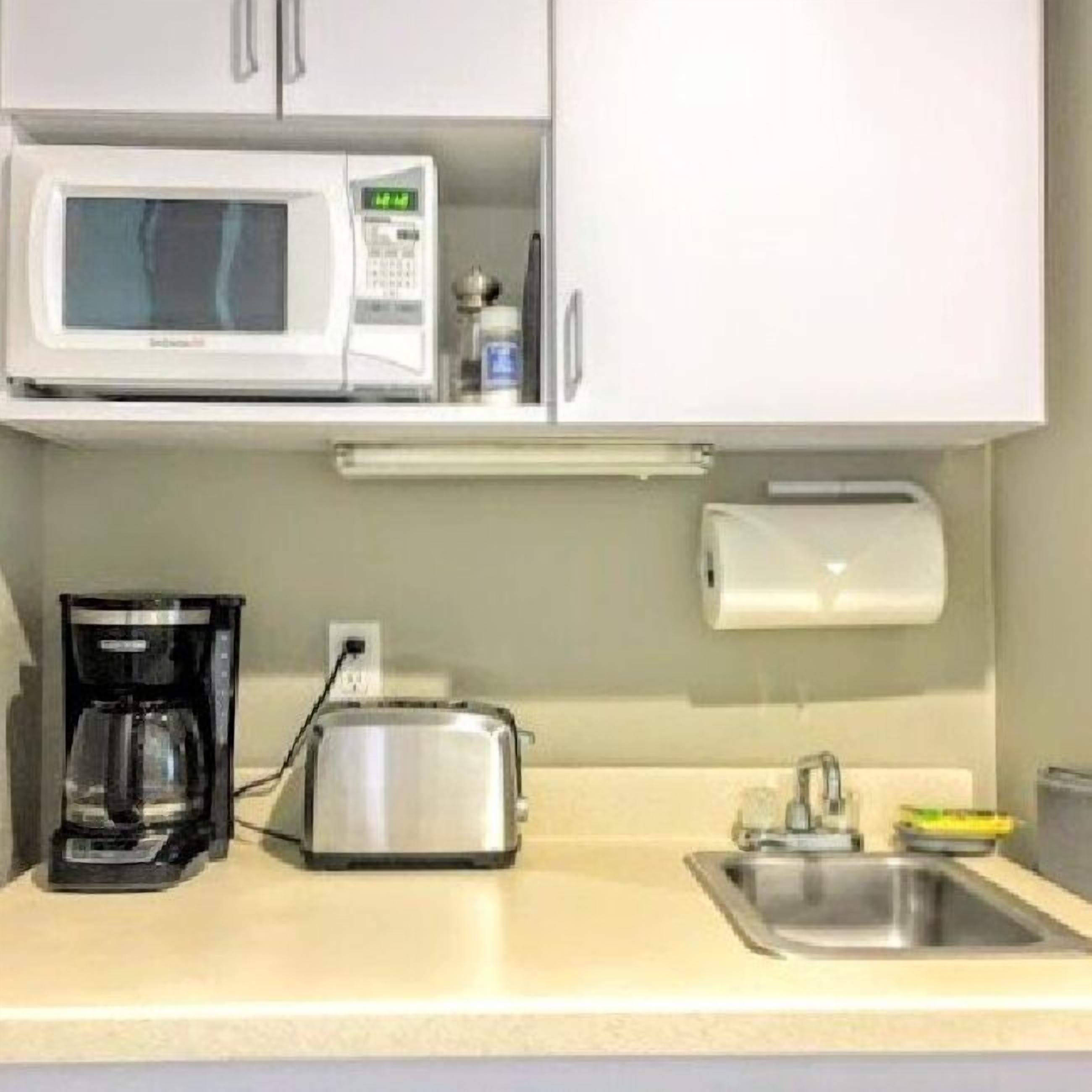 studio suite, ocean view, oceanfront | private kitchenette | fridge, microwave, dishwasher, coffee/tea maker