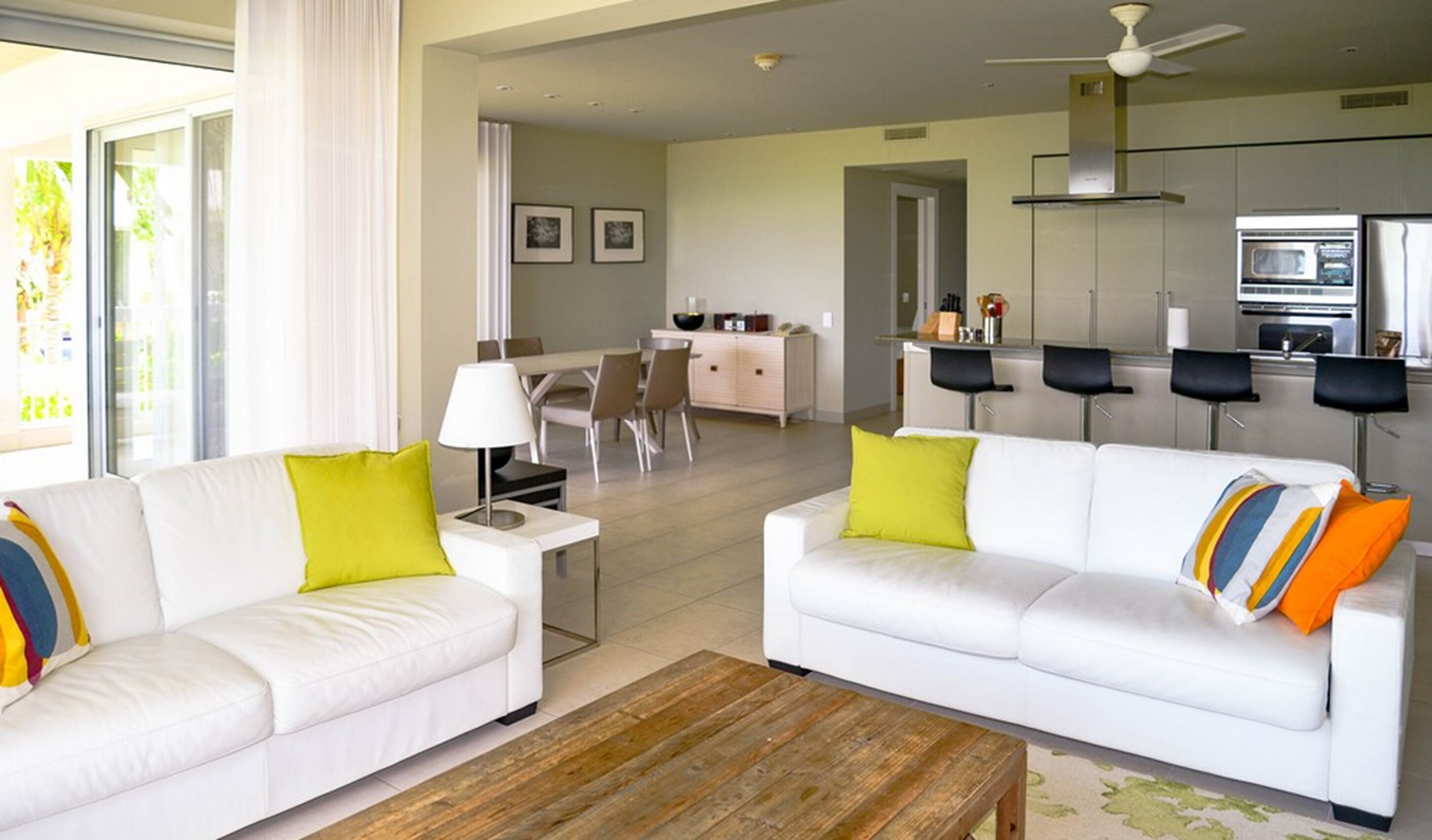 corner suite, 1 bedroom, oceanfront | living area | flat-screen tv, dvd player