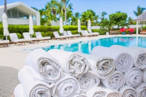 Outdoor pool - Le Vele Resort (Providenciales)