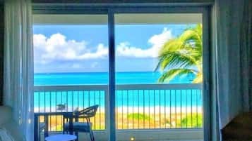 Studio Suite, Ocean View, Oceanfront | Peralatan tempat tidur premium, gebar bulu kapas, katil Tempur-Pedic