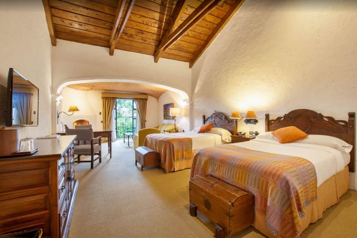 Deluxe-værelse (All rooms are different) | 1 soveværelse, premium-sengetøj, minibar, pengeskab på værelset