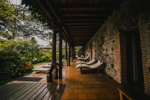 Couples treatment rooms, sauna, hot tub, body treatments, aromatherapy