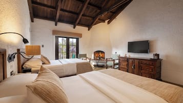 标准房 (All rooms are different) | 1 多间卧室、高档床上用品、迷你吧、客房内保险箱