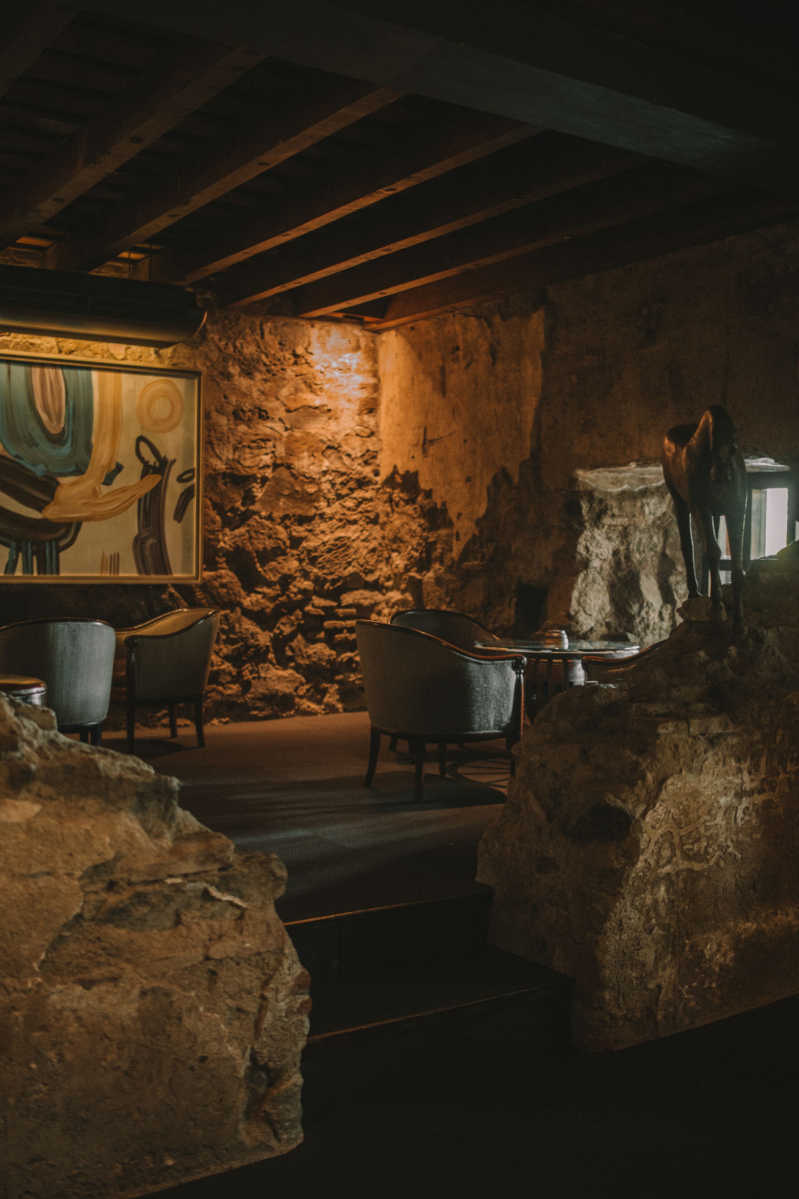 2 bars/lounges, poolside bar