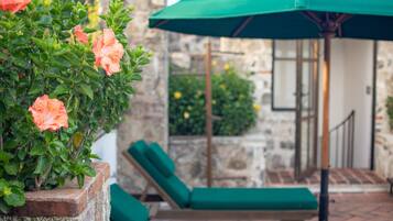 Secador de pelo, toallas