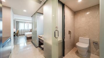 Minibar, in-room safe, free WiFi
