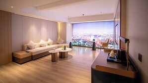 Minibar, in-room safe, WiFi (free) - Grand Chu Hotel (Shenzhen)