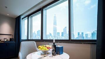 Minibar, in-room safe, free WiFi