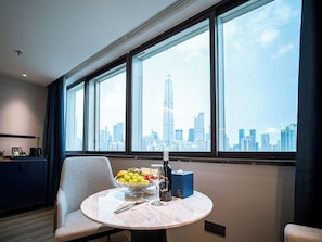 Minibar, in-room safe, free WiFi