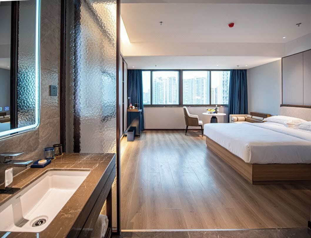 Minibar, in-room safe, free WiFi