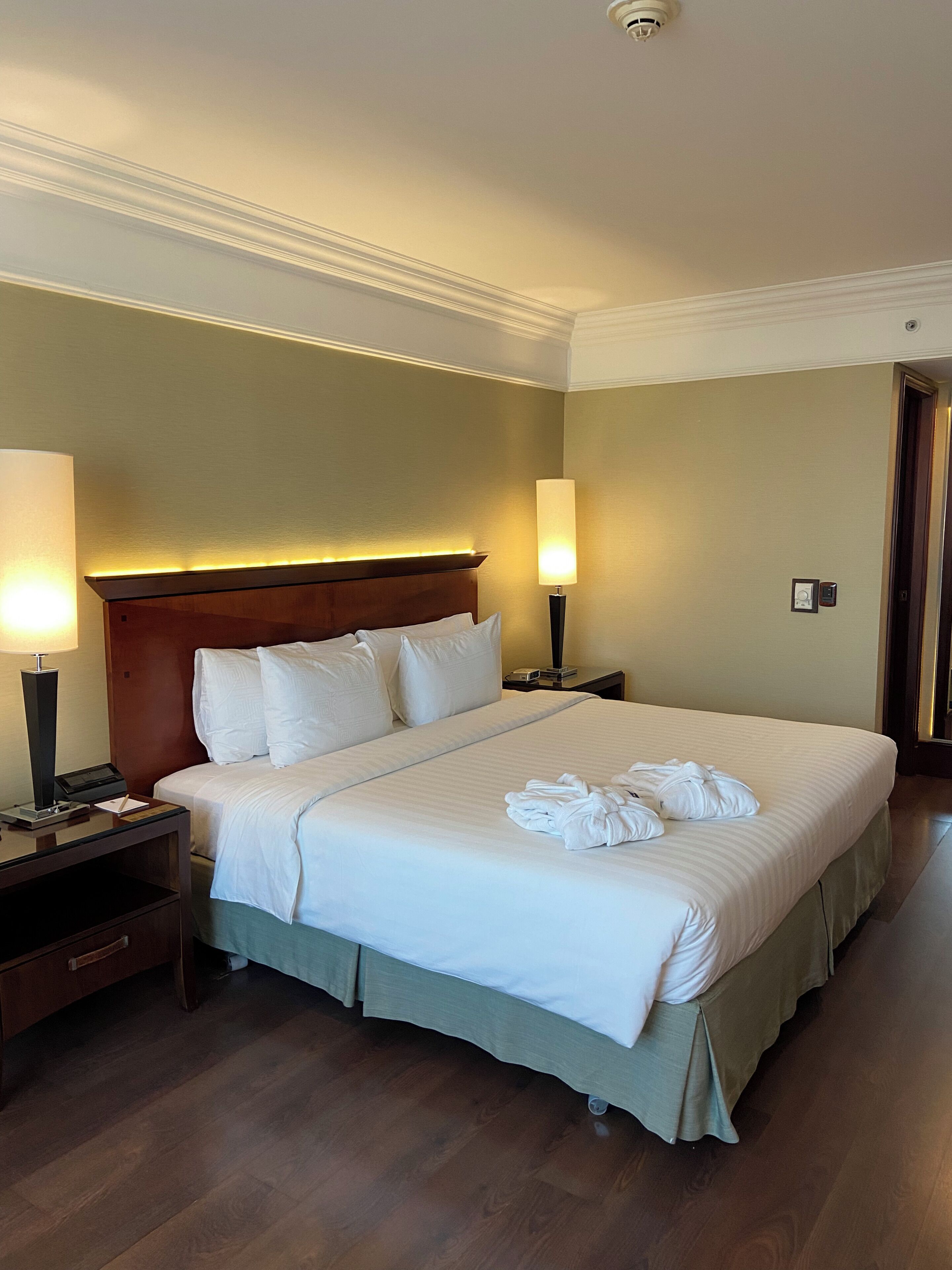 Executive Room, 1 King Bed | Egyptian cotton sheets, premium bedding, down comforters, pillowtop beds