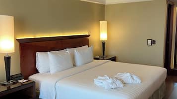 Executive Room, 1 King Bed | Egyptian cotton sheets, premium bedding, down comforters, pillowtop beds