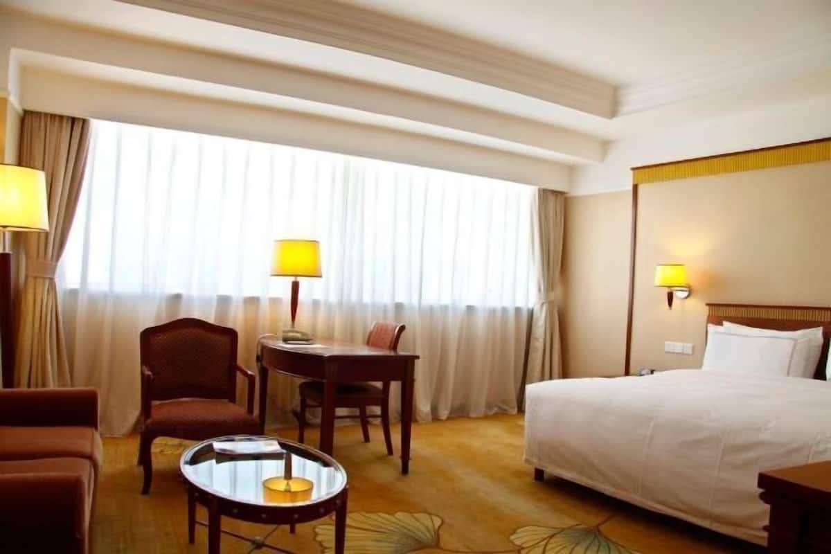 Minibar, in-room safe, blackout curtains, iron/ironing board