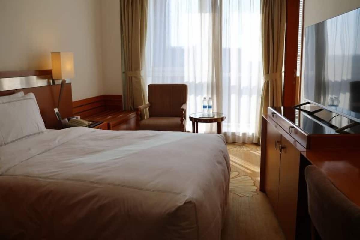 Minibar, in-room safe, blackout curtains, iron/ironing board