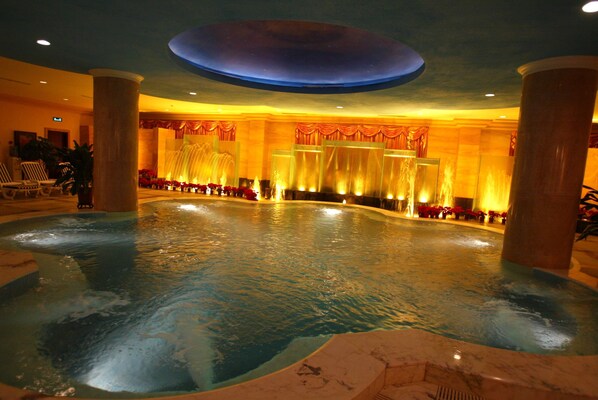 Indoor pool, outdoor pool - Homeland Hotel (Chengdu)