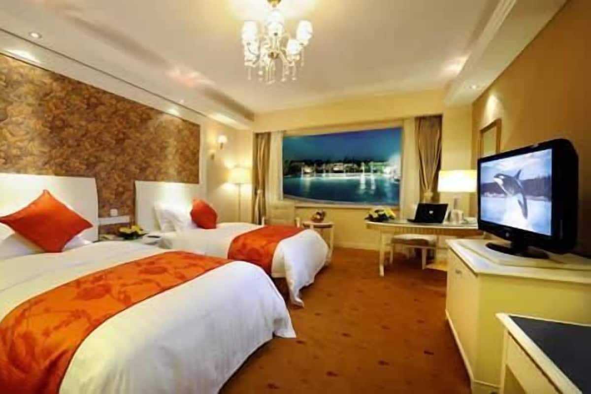 Down duvets, minibar, in-room safe, desk
