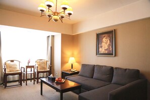 Business Suite | Living room | TV - Beijing Dongfang Hotel (Beijing)