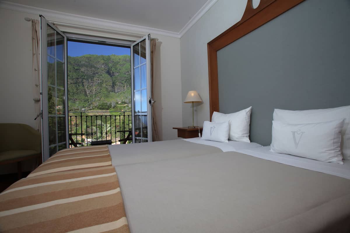 standard twin room | in-room safe, desk, blackout curtains, soundproofing