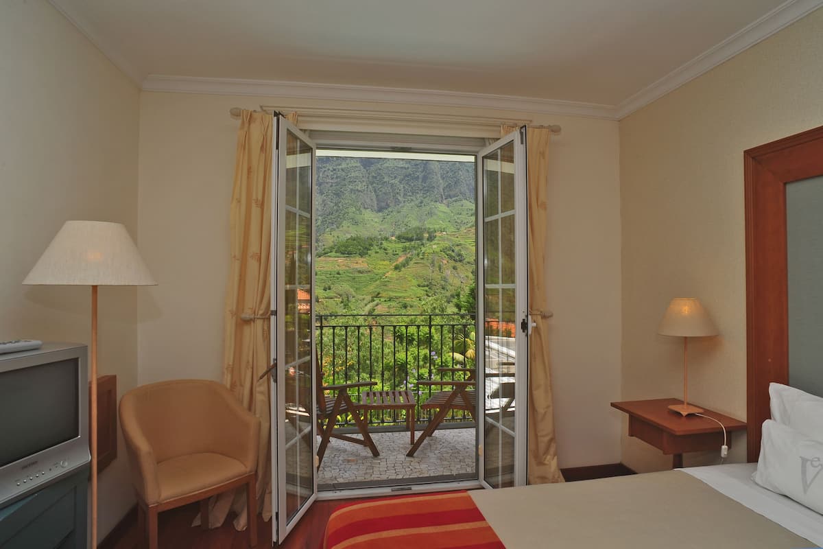 in-room safe, desk, blackout curtains, soundproofing