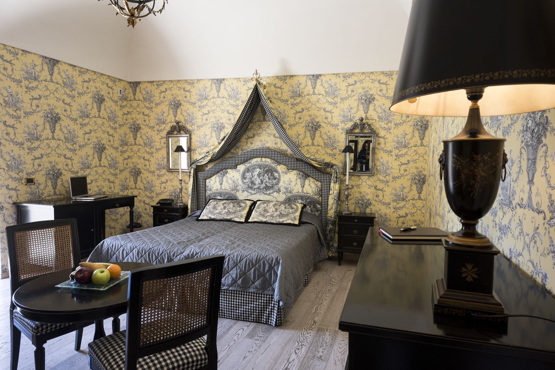 triple room | premium bedding, minibar, in-room safe, desk